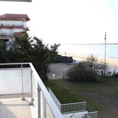 Perreire Premiere Ligne Les Pieds Dans L Eau Vue Magnifique Sur Le Bassin Lejlighed